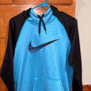black/blue therma fit nike hoodie
